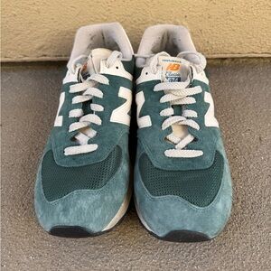 New Balance 574 Men’s 10.5 Classic Sneakers Good Condition (Teal and White)